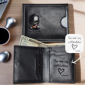 Personalisierte Brieftasche Fledermaus ID mit 3D Superheld Maske für Männer Valentinstag Geschenk für Ihn Jahrestag Geburtstag für Ehemann Freund Vater