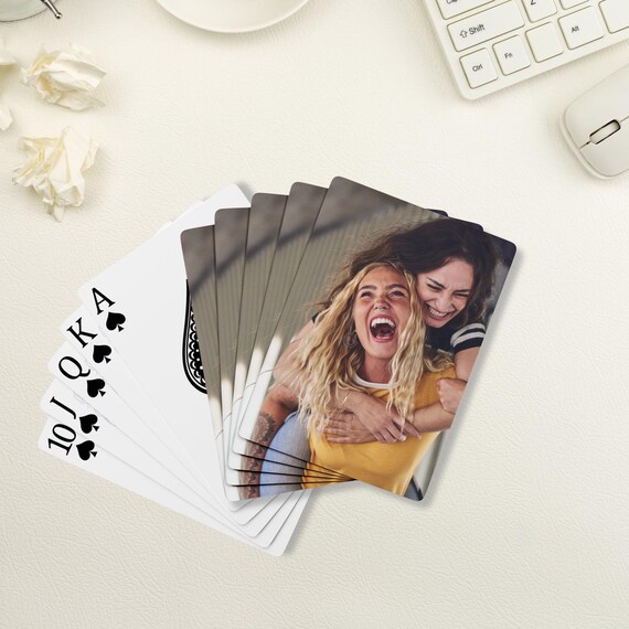 Carte Da Gioco Personalizzate Con Tue Foto – Mazzo 54 Carte 6,3x8,9 Cm, Regalo Originale Per Fidanzati, Amici E Occasioni Speciali, Natale