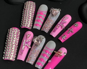 Roze glamoureuze strass-aandruknagels – 3D-bedels, glitter en opvallende accentdetails
