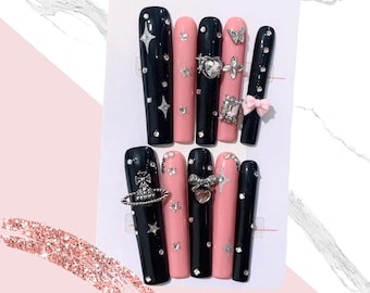 Elegante roze en zwarte glamournagelset – met strass verfraaide persnagels met 3D-bedels en strikken
