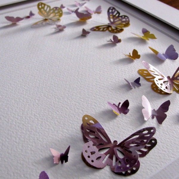 Upcycled Mauve Gelbe 3D Schmetterling Kunst aus Recycling Kalender. Purpur- & -gelb. ECO freundliche Art. 8 x 10