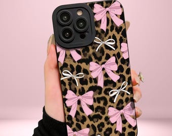 Leopard Print Bow iPhone Case - Pink & White Ribbon Design auf Animal Print, Coquette Y2K Style, Geschenk für Sie, Bold Cute Protective Cove