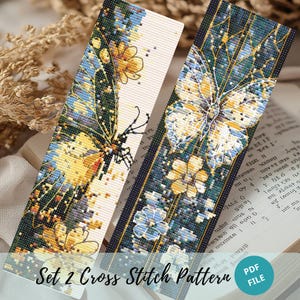 Op de afbeelding: Set van twee kruissteekpatronen met vlinders met bloemmotieven. De patronen zijn gedrukt op wit papier met een zwarte rand. De tekst "Set 2 Cross Stitch Pattern" en "PDF FILE" staat onderaan de afbeelding.