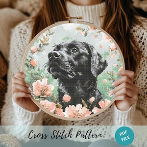 Zwarte labrador met pioen kruissteekpatroon hond labrador retriever handborduurwerk zwarte labrador kruissteekpatroon