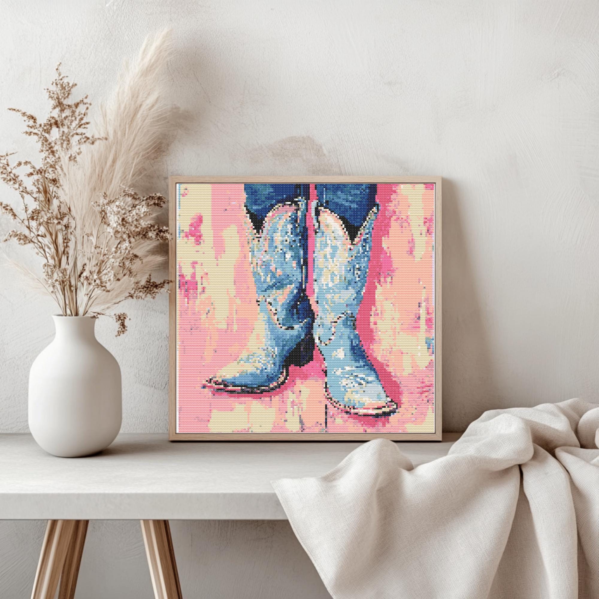 水彩画風のブルーとピンクのブーツのクロスステッチ、カラフルな