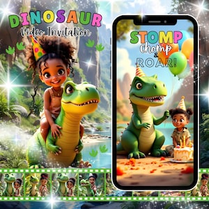 Può includere: Un invito digitale a tema dinosauri. L'immagine principale presenta una ragazza dei cartoni animati che cavalca un dinosauro verde. Il testo "DINOSAUR Video Invitation" è in alto. Una seconda immagine su un telefono mostra un dinosauro con palloncini e il testo "STOMP chomp & ROAR!"
