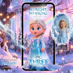 Peut inclure: Invitation animée sur le thème de La Reine des Neiges sur un écran de smartphone. Le design présente un personnage de dessin animé Elsa en robe bleue, avec le texte "I'm... THREE". Un cadre photo à droite dit "Add Photo of Your Child".
