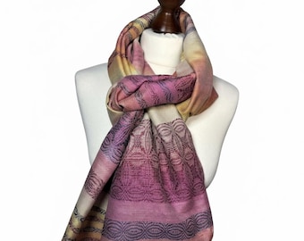 Ręcznie tkany szal z jedwabiu Sunset Silk: lekki, farbowany ręcznie szal, luksusowy, spersonalizowany dodatek