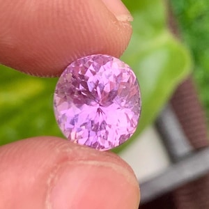 Natural Pink Kunzite Spodumene Loose Gemstone VVS Oval Cut , loose pink kunzite gemstone, flawless kunzite gemstone, ring stone, 4.55 CT