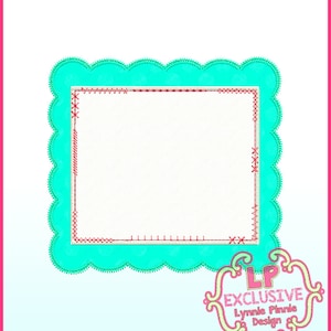 Könnte beinhalten: Ein türkisblauer, gewellter Rahmen mit einem roten, gesteppten Innenrand. Der Rahmen ist leer und bereit für Text oder ein Bild. Der Text "LP EXCLUSIVE Lynnie Pinnie Design" befindet sich in der unteren rechten Ecke des Bildes.