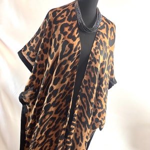 Chic Leopard Print Kimono Fashion Kimono Lightweight Boho-Chic Layer, Versatile Beach Cover-Up, Stylish Scarf, Resort Wear