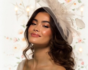 Fascinator White Hat, Feather Cocktail Hat, Elegant Church Hat, Kentucky Derby Headpiece, Tea Party Fascinator, Formal Occasion Hat