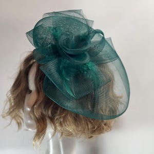 Handmade Deep Green Fascinator: Elegant Wedding Headpiece