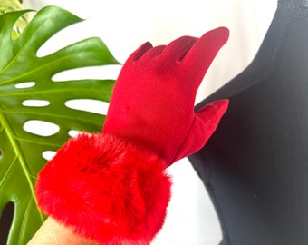Red Faux Fur Trim Gloves: Plush Winter Gloves