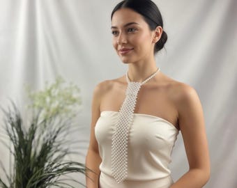 Collana con cravatta in finta perla fatta a mano – Un classico accessorio regolabile di grande effetto