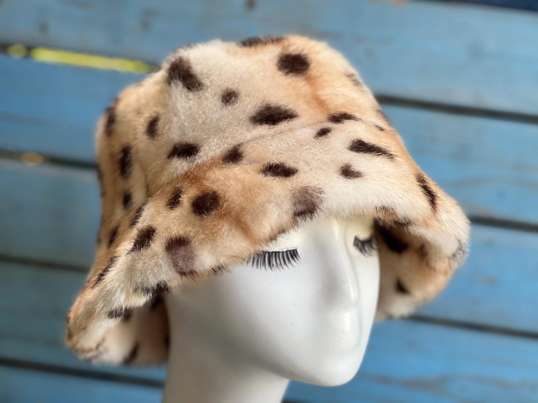 Leopard Print Faux Fur Bucket Hat – Cozy Winter Fluffy Hat  display picture 3