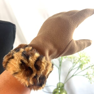 Faux Fur Trim Gloves: Elegant Camel Brown with Leopard Cuffs