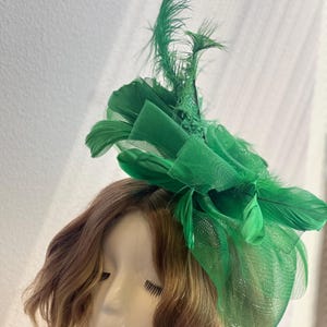GREEN Elegant Feather Fascinator Hat for Women Kentucky Derby Hat, Tea Party Headpiece, Wedding Guest Accessory, Church Hat