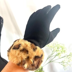Faux Fur Trim Gloves: Elegant Gray Gloves with Leopard Cuffs