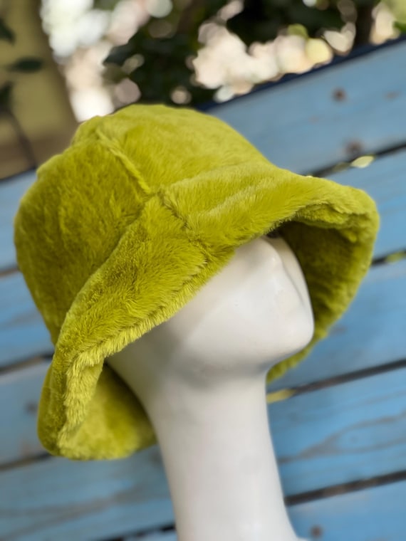 Olive Green Faux Fur Bucket Hat: Stylish Winter Accessory  display picture 1