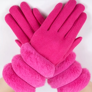 Fuchsia Faux Fur Cuff Gloves: Touch Screen Winter Warmth