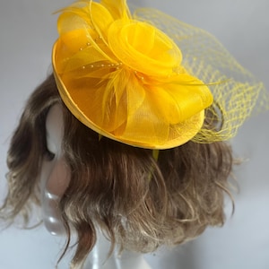Yellow Handmade Fascinator – Elegant Timeless Headpiece Tea Hat Wedding Fascinator Church Hat Birthday Fascinator Hat Mini Hat