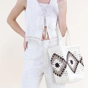 "Weiße Handgemachte Gehäkelte Einkaufstasche - ""Snake Eye"" Schultertasche - Boho Picknick & Strandtasche - Boxy Tote Henkel
