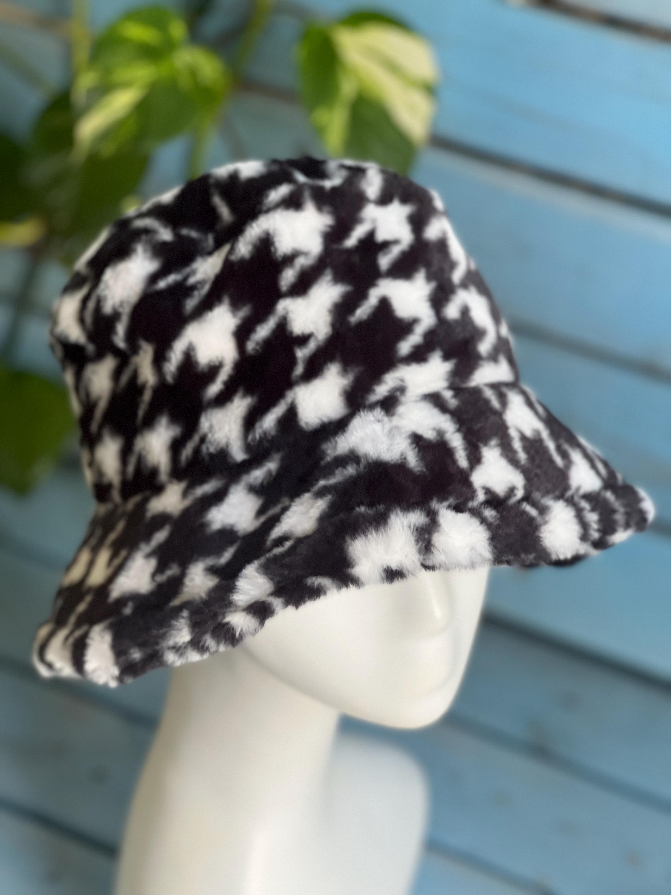 Houndstooth Faux Fur Bucket Hat: Plush Winter Fisherman Hat 