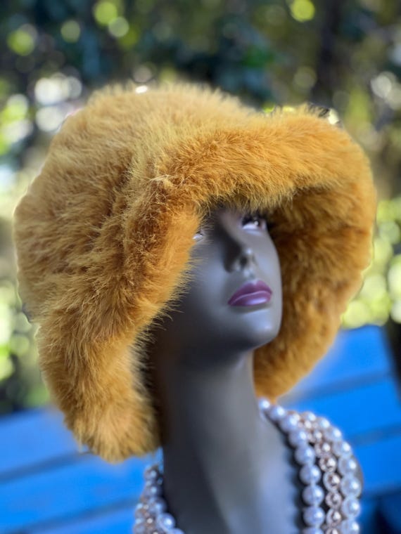 Golden Marigold Faux Fur Hat – Luxury Fluffy Winter Bucket  display picture 2