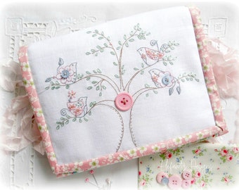 Patrón de bordado a mano "Pájaros en el árbol" con tutorial para Sewing Caddy (descarga digital)