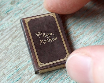 Libro de Mormón en miniatura – Decoración religiosa para casa de muñecas a escala 1:12 • Escrituras pequeñas