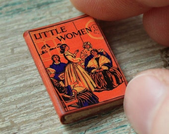 Livre miniature fait main --- Petites femmes