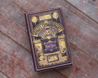Miniature Jules Verne Book – 1:12 Scale Victorian Adventure Decor • Tiny Closed Book for Dollhouse Library or Curio Cabinet