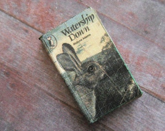1:12 Miniatur Miniatur Buch • Häschen Regal Requisite • Geschenk für Buchliebhaber