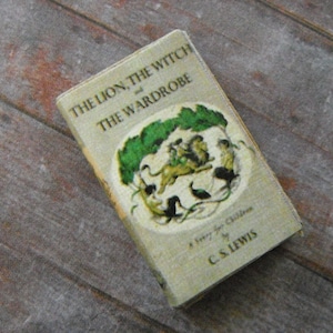 Narnia Miniature Book: The Lion, the Witch, and the Wardrobe Dollhouse Prop