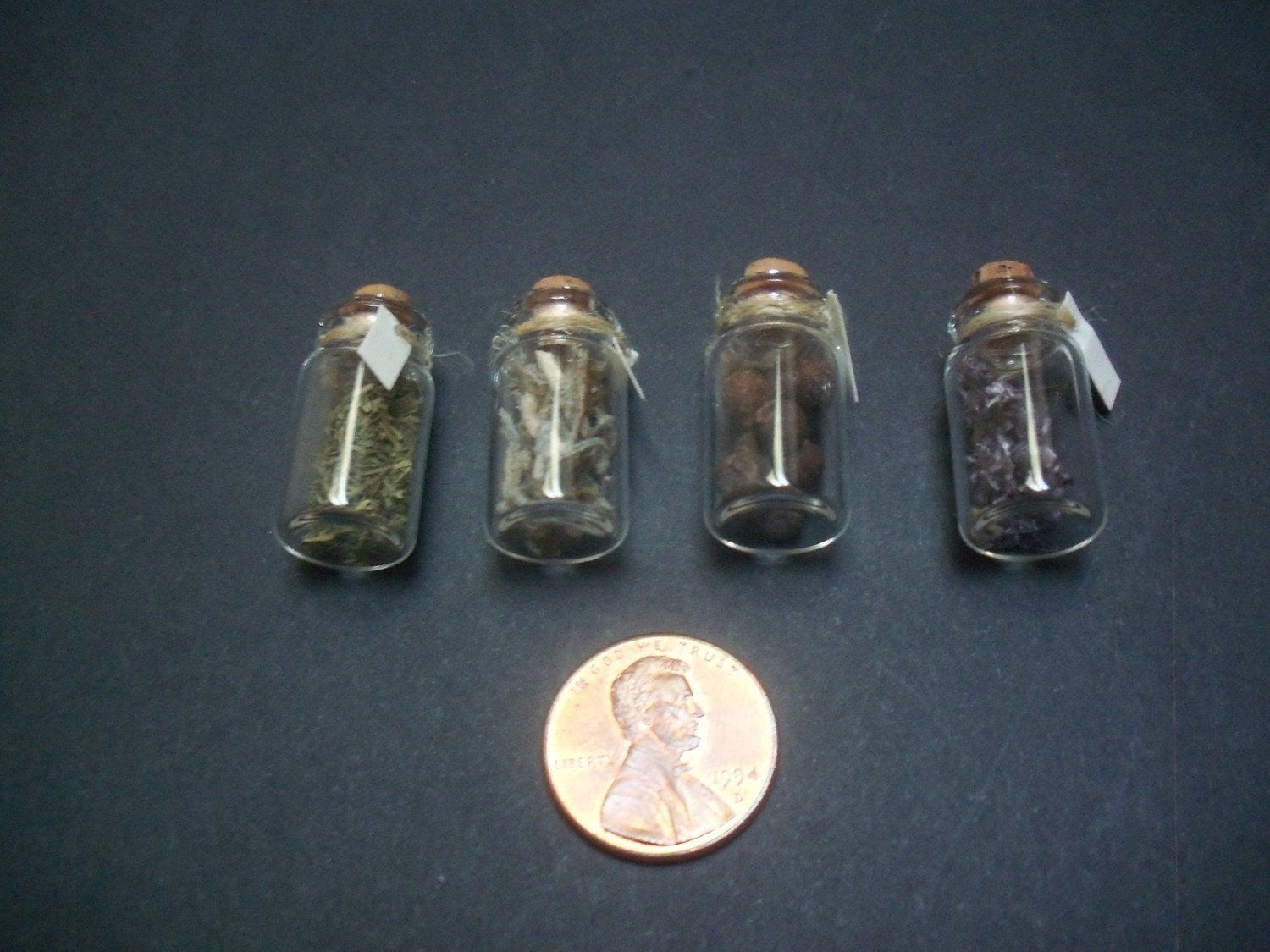 MyTinyWorld Miniatur Apothekerflasche Grün – Handgefertigt, 20 Mm Hoch, 1:12 Maßstab Für Puppenhaus