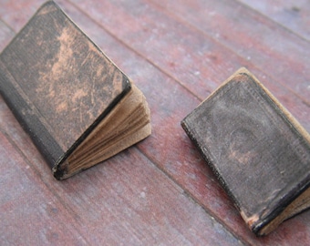 Miniature Pair of Antique Books – 1:12 Scale Dollhouse Decor • Vintage Closed Books • Tiny Shelf Props for Miniature Libraries