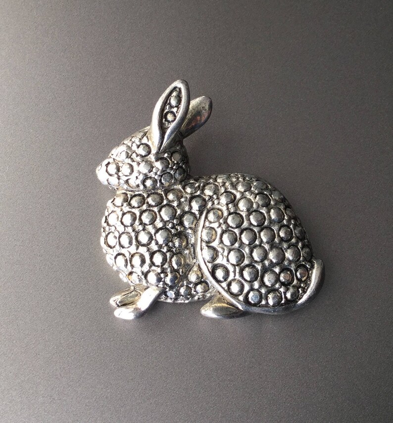 Silver tone enamel bunny rabbit ear ring UK Size O