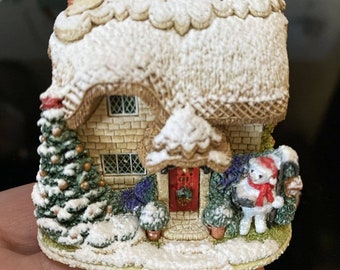 Lilliput Lane L2632 FIRST SNOEL Cottage - Snow Place Like Home - Ships from USA!