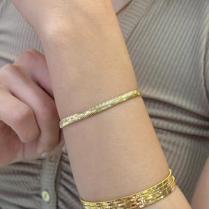 Pulseira de corrente de cobra em ouro 14k, corrente espinha de peixe de 4,20 mm, pulseira espinha de peixe em ouro, corrente minimalista elegante, joia de ouro 14k, presente para ela