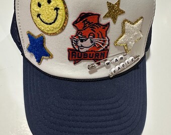 Gorra de camionero color castaño rojizo