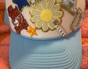 Gorra de camionero color castaño rojizo