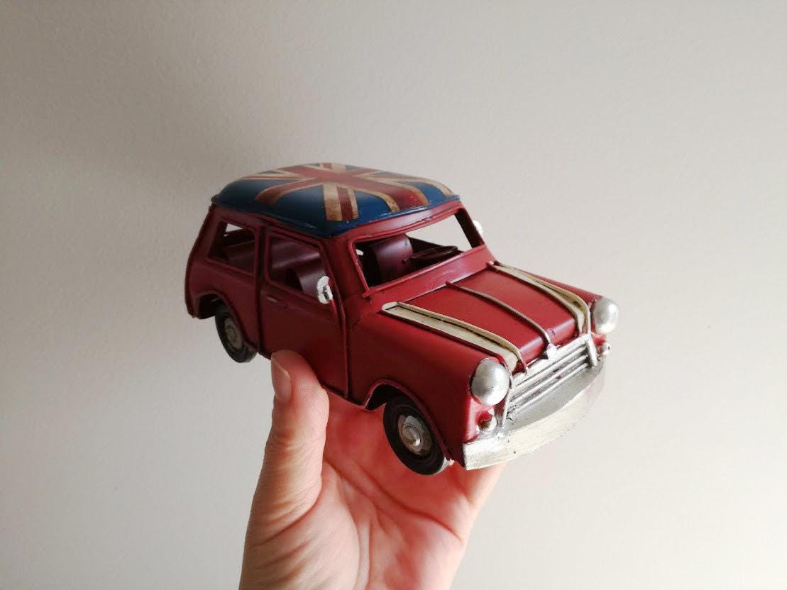 ミニカー BritishCar  MiniatureCarCollection Red Mini Car Miniature With British Flag, Vintage, Collectible