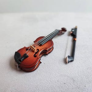 Winzige Geigenminiatur, Vintage Holzgeigenminiatur, perfekte Geigenfigur komplett mit Bogen, detaillierte Musikinstrumentenminiatur