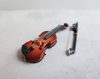 Pequeña miniatura de violín, miniatura de violín de madera vintage, figura de violín perfecta completa con arco, miniatura detallada de instrumento musical