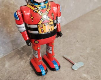 ブリキ玩具ロボット●WIND-UP WALKING ASTRONAUT 2体 Wind-up Walking Astronaut W/ Sparks, Circa 1960s - Made in