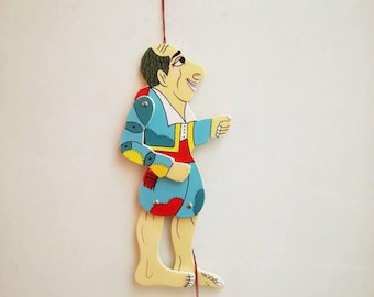 marionnette karagiozis vintage, marionnette en bois karagiozis en bois, marionnette de théâtre d&#39;ombres grecques colorées, marionnette en bois karagiozi