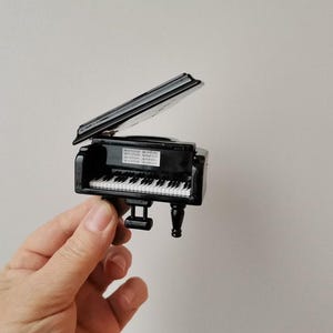 Miniatura de piano de madera, piano de cola vintage, figura en miniatura coleccionable de China, réplica de piano detallada con tapa que se abre