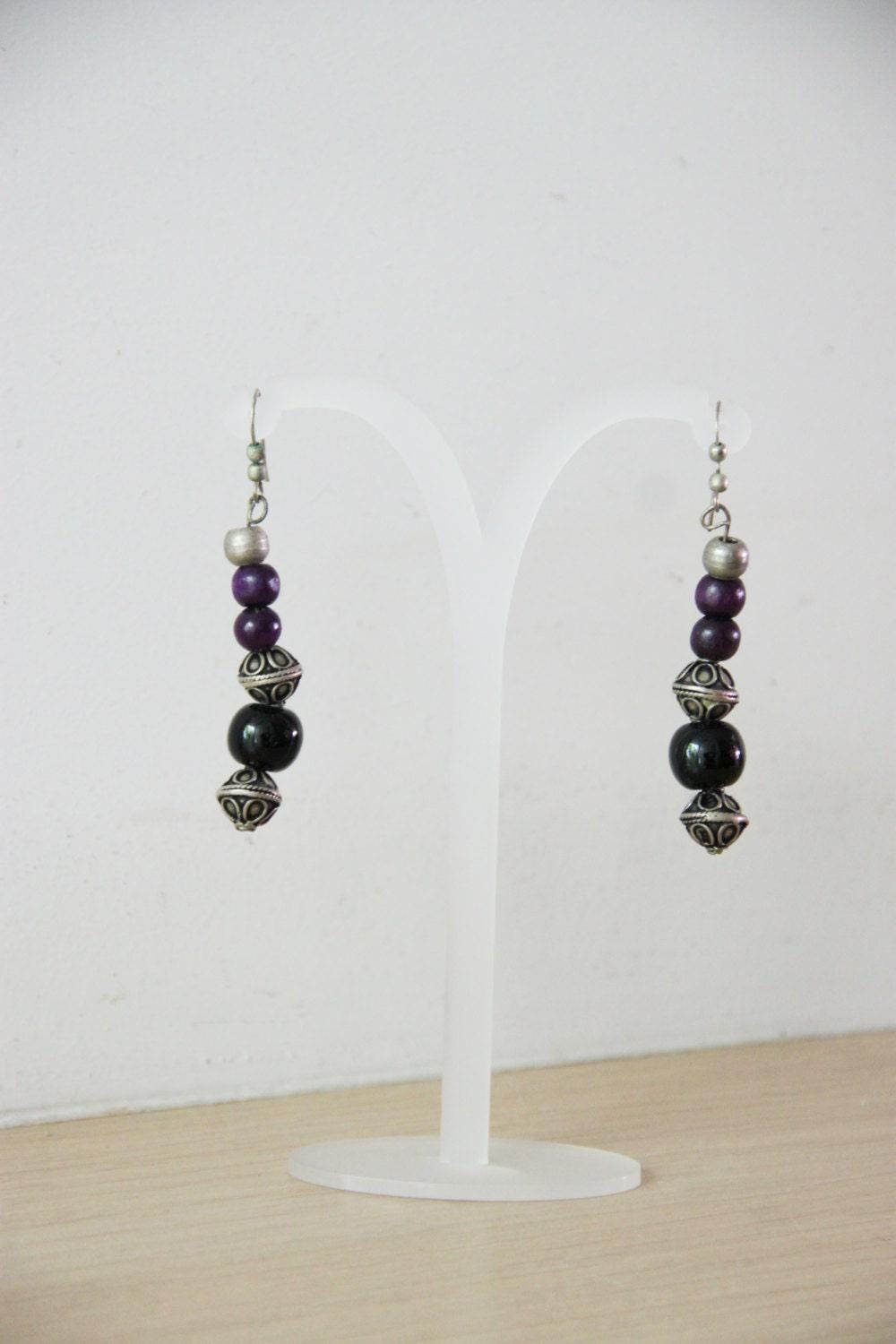 Orecchini pendenti in resina bianca e nera, orecchini fantasia in bianco e nero, orecchini per