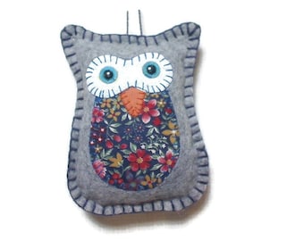 Small Gray/Floral Felt Owl Ornament | Tree Ornament | Party Favor | Package Tie On | Bird Felt Ornament | Spring/Easter Decoration |#3